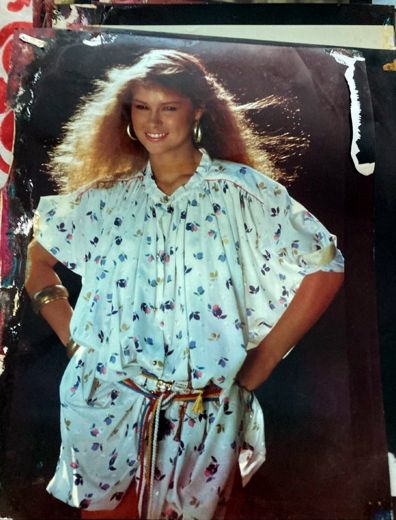 A floral smock and a belt of braided cord.